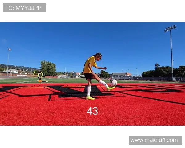 掌握足球颠球技巧的有效训练方法与练习步骤分享