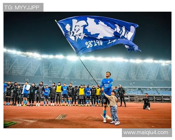 足球ck：探索足球文化的深度与广度，解读球迷心声与赛事背后的故事